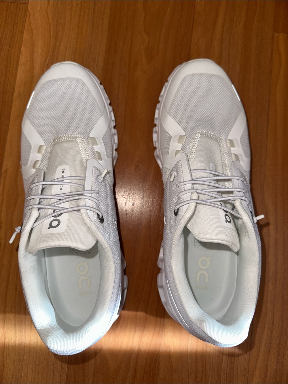 On Women’s Cloud 6  Lightweight Sneakers - Picture 2 of 4